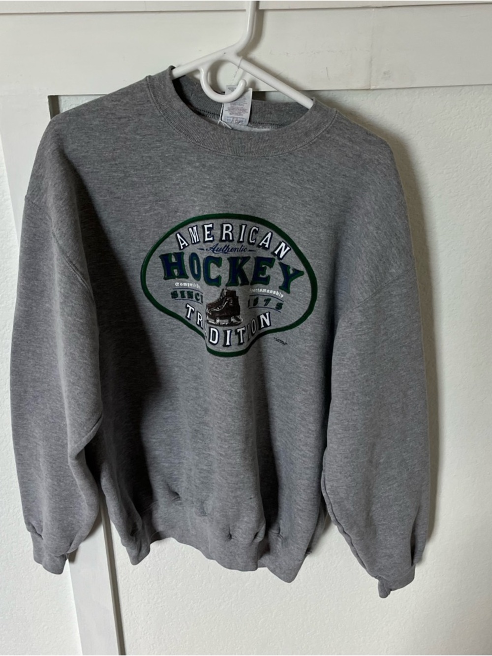 Vintage Jerzees Men's Large Hockey Crewnweck Sweatshirt.